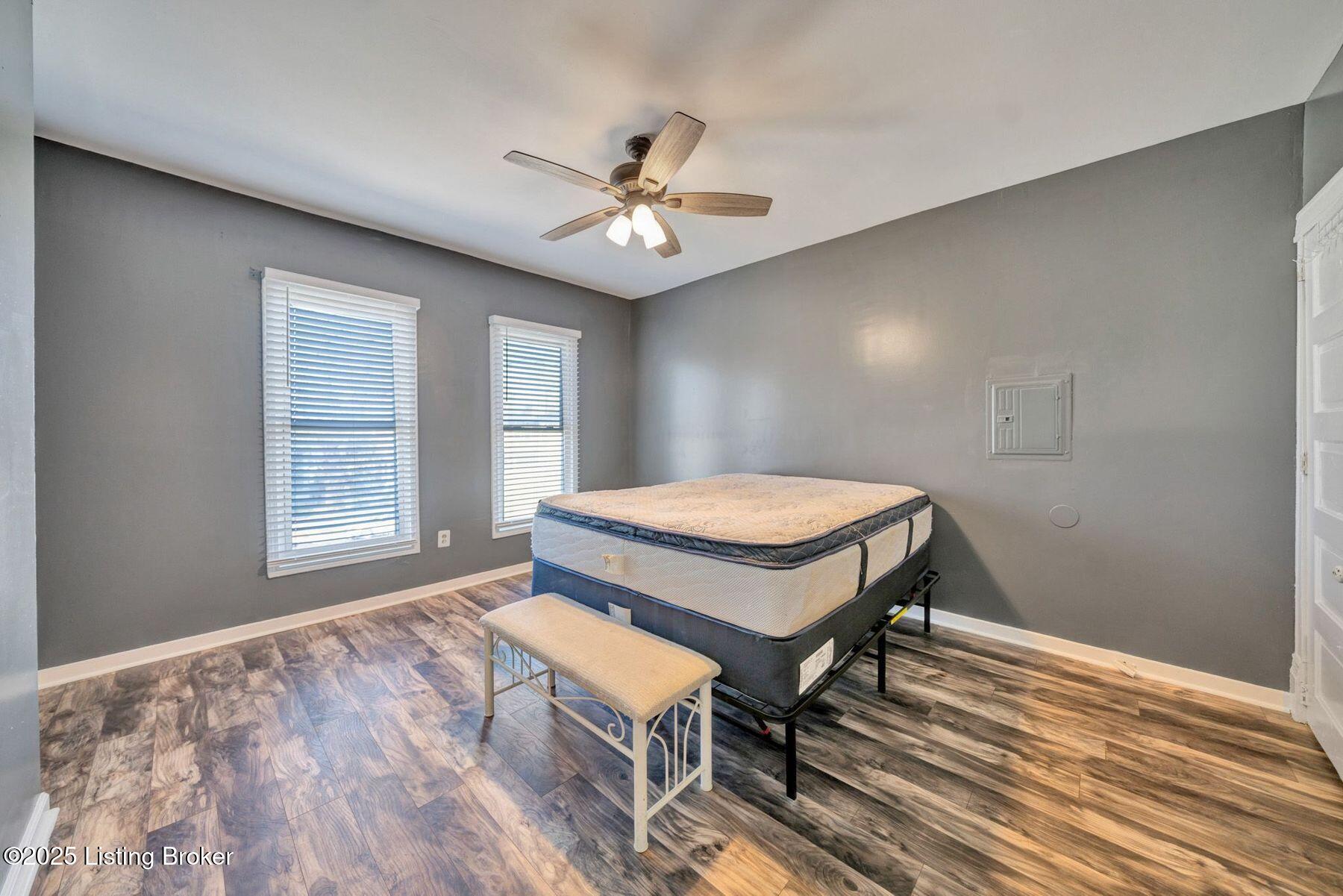 208 W Collins Ct, Louisville, Kentucky image 30