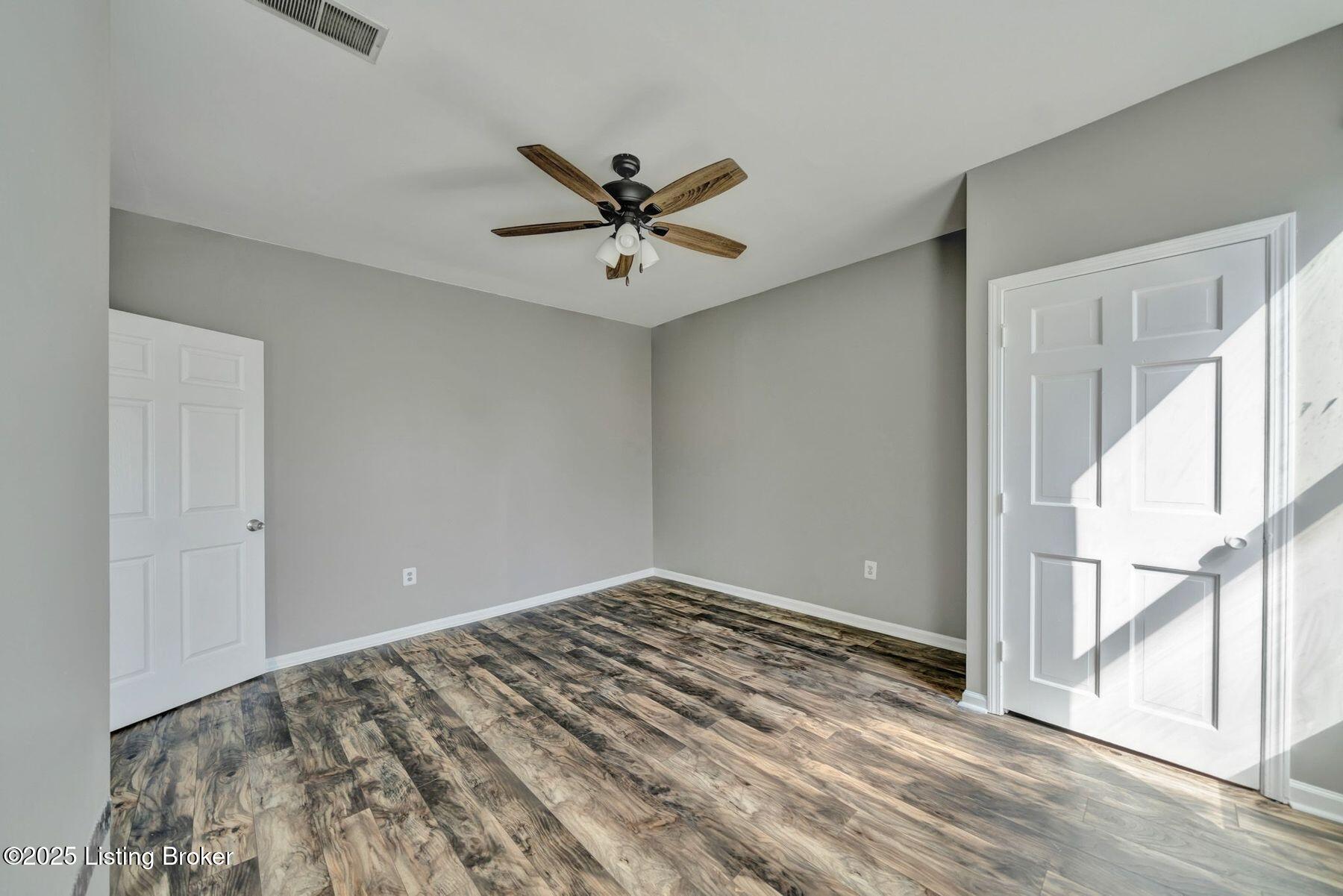 208 W Collins Ct, Louisville, Kentucky image 45