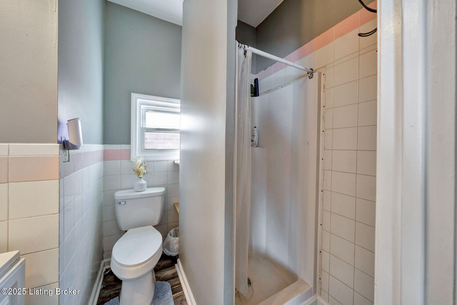 208 W Collins Ct, Louisville, Kentucky image 37