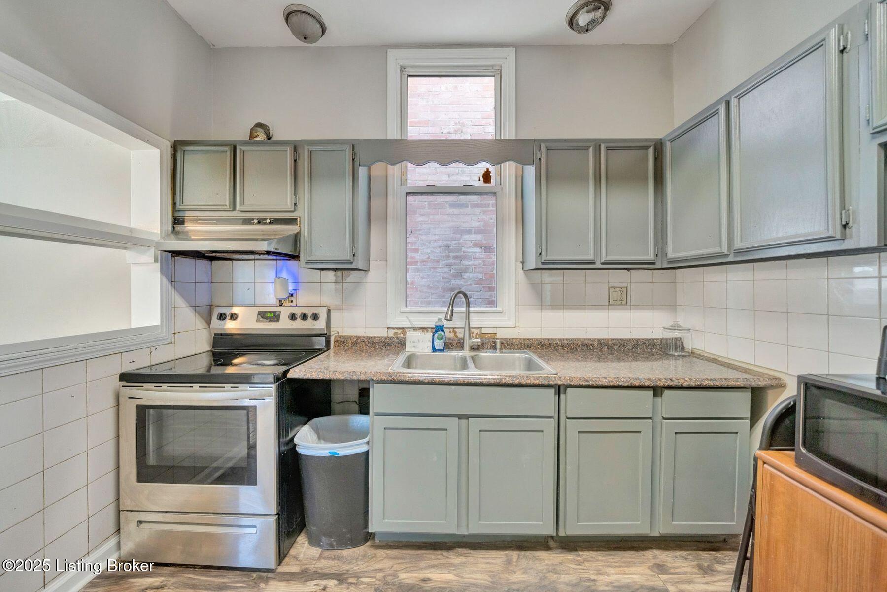 208 W Collins Ct, Louisville, Kentucky image 17