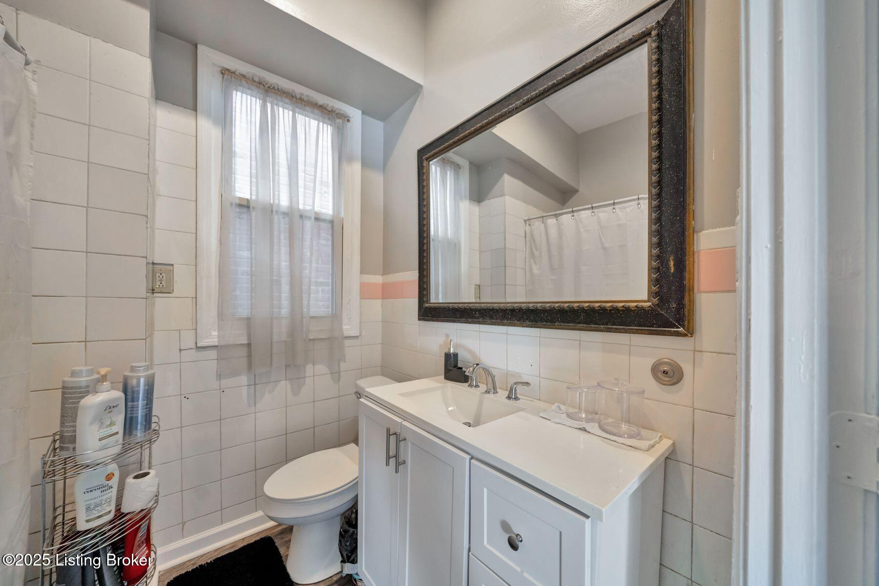 208 W Collins Ct, Louisville, Kentucky image 14