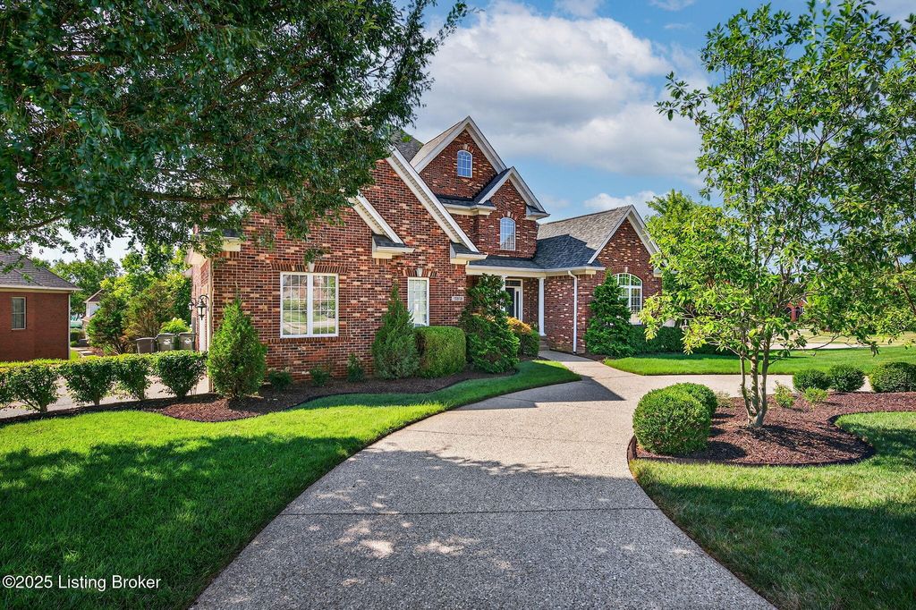 Photo of 13513 Ridgemoor Dr, Prospect, KY 40059 (MLS # 1695933)