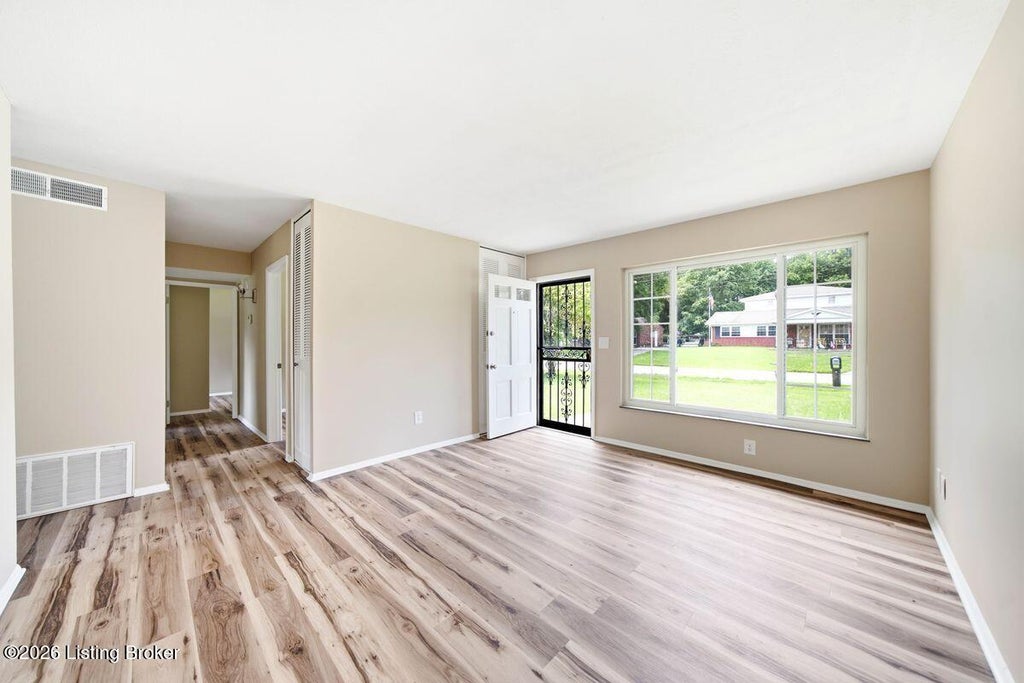 Photo of 7605 Blue Wing Dr, Louisville, KY 40258 (MLS # 1717174)