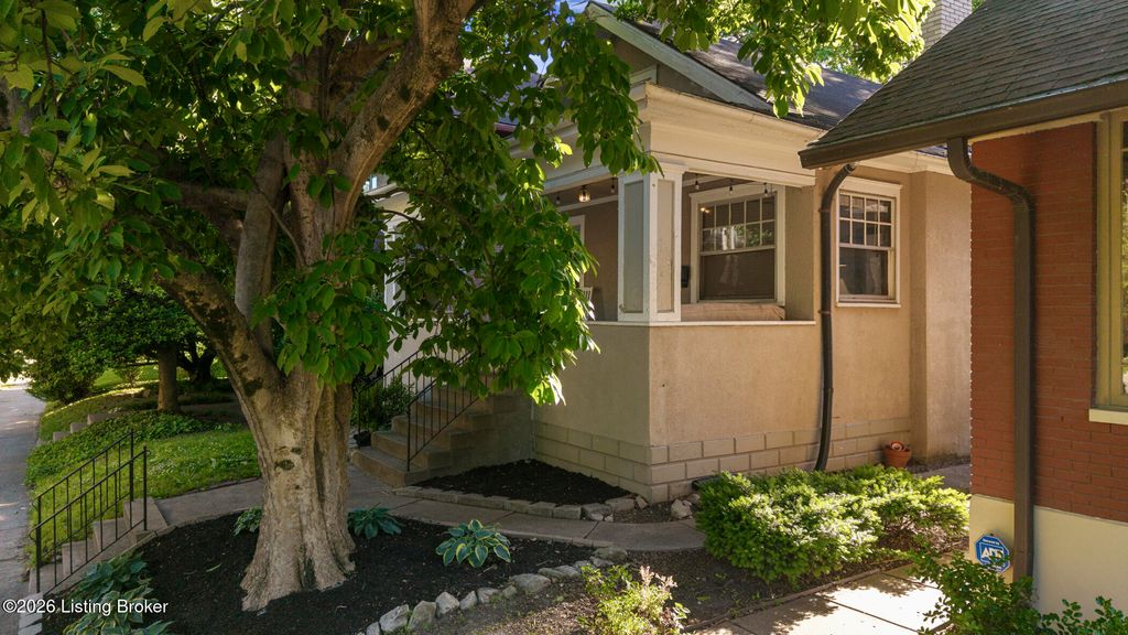 Photo of 1352 S Brook St, Louisville, KY 40208 (MLS # 1717595)