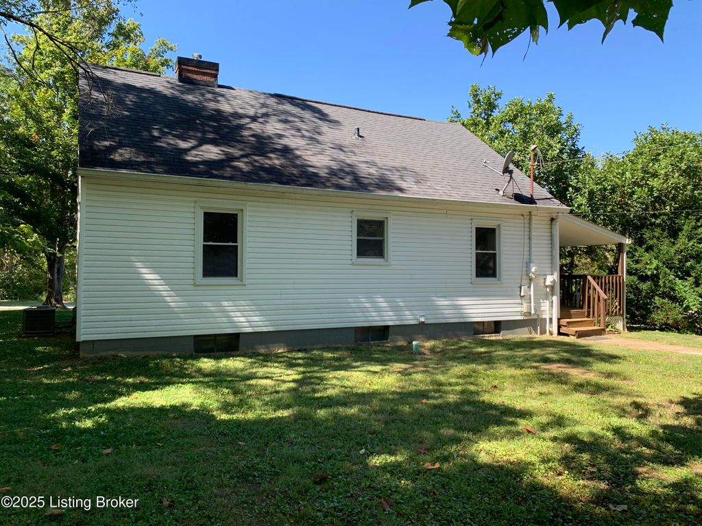 Photo of 311 Maple Ct, La Grange, KY 40031 (MLS # 1711087)