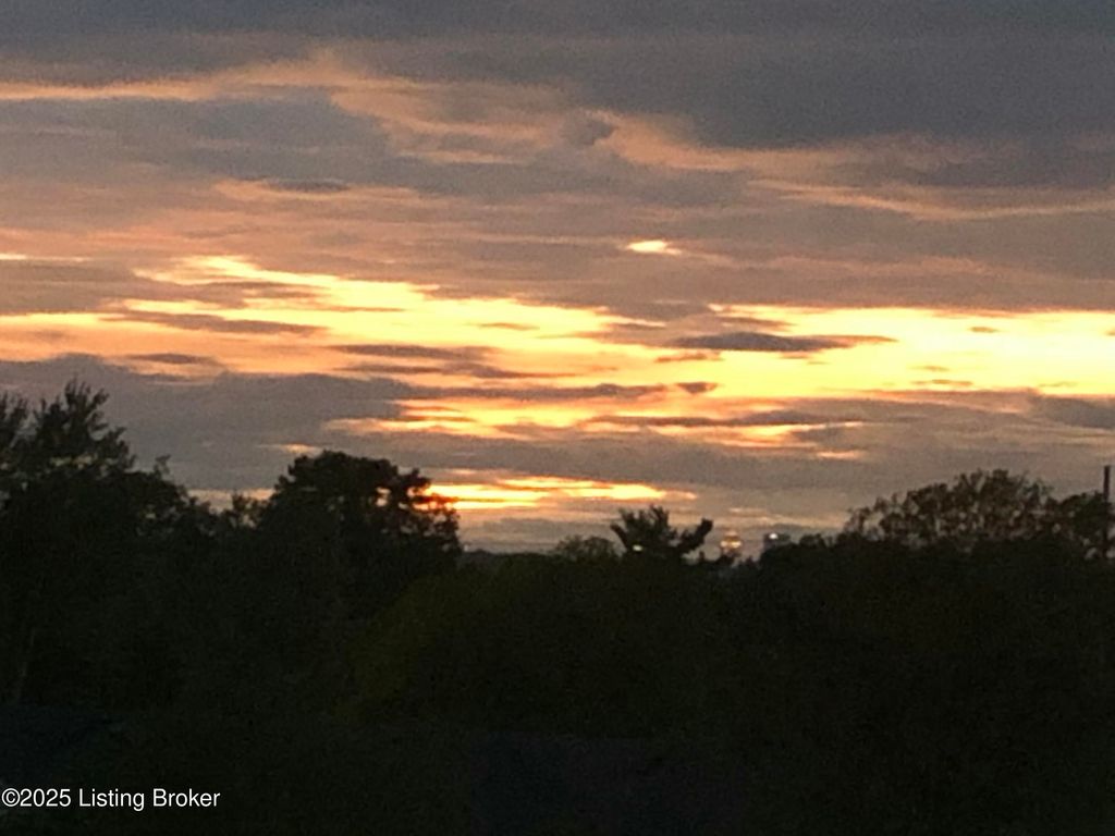 Photo of 3030 Breckenridge Ln #APT 536, Louisville, KY 40220 (MLS # 1707824)