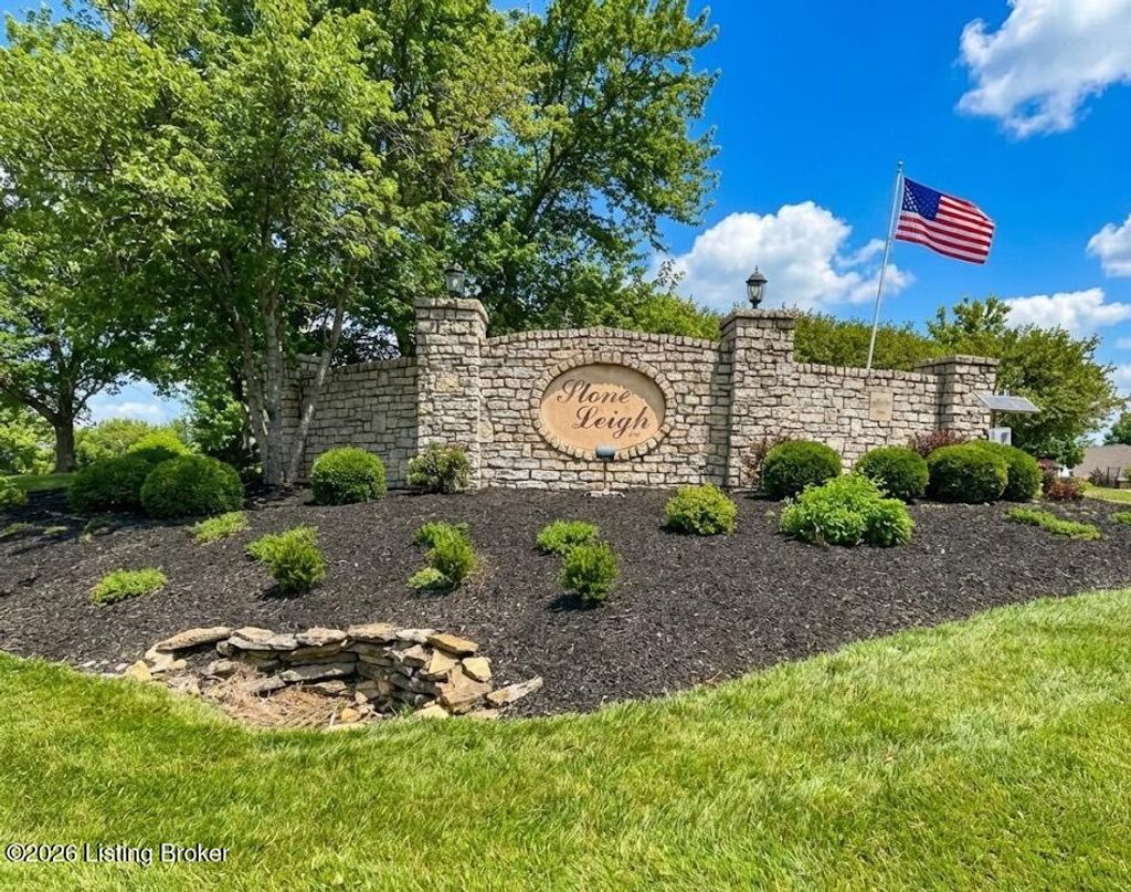 Photo of 112 Lynnwood Dr, Willamstown, KY 41097 (MLS # 1707393)