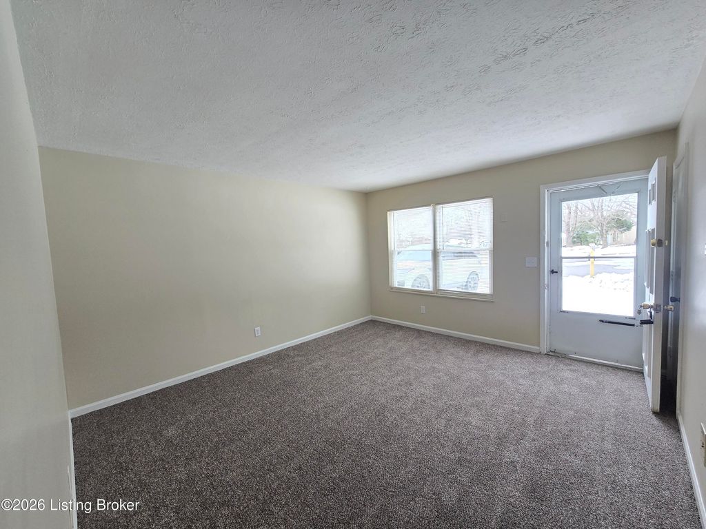 Photo of 4800 Tipton Pl, Louisville, KY 40272 (MLS # 1711639)