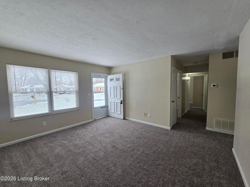 Photo of 4800 Tipton Pl, Louisville, KY 40272 (MLS # 1711639)