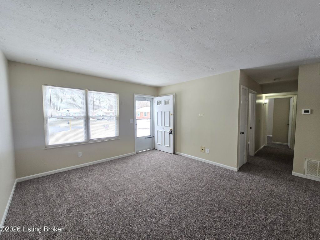 Photo of 4800 Tipton Pl, Louisville, KY 40272 (MLS # 1711639)