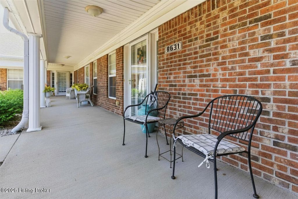 Photo of 8631 Applegate Village Dr, Louisville, KY 40219 (MLS # 1715278)