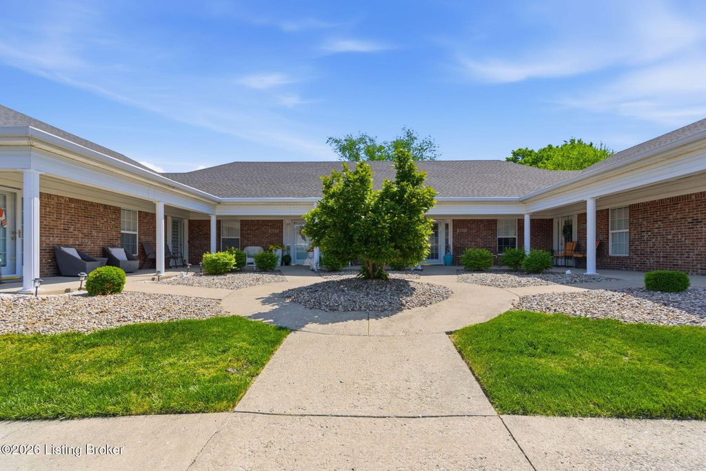 Photo of 8631 Applegate Village Dr, Louisville, KY 40219 (MLS # 1715278)