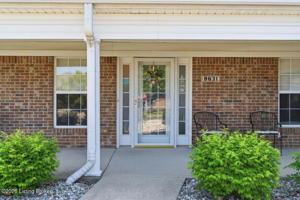 Photo of 8631 Applegate Village Dr, Louisville, KY 40219 (MLS # 1715278)