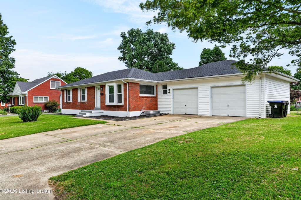 Photo of 2923 Richland Ave, Louisville, KY 40220 (MLS # 1720800)
