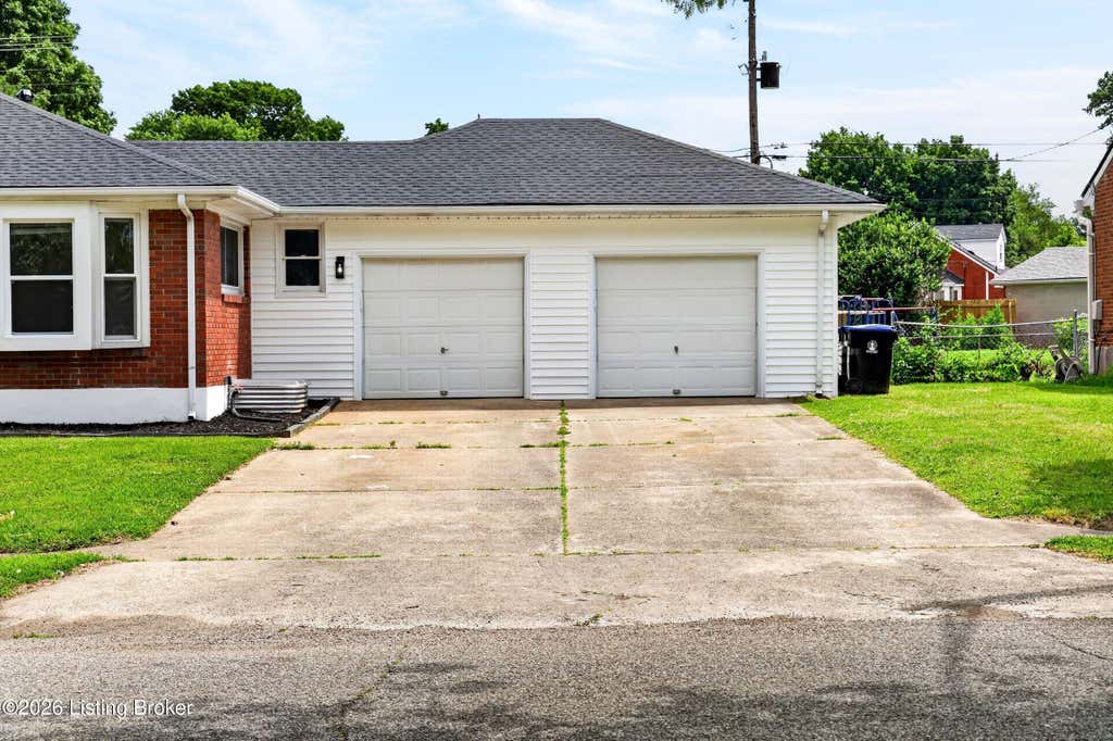 Photo of 2923 Richland Ave, Louisville, KY 40220 (MLS # 1720800)