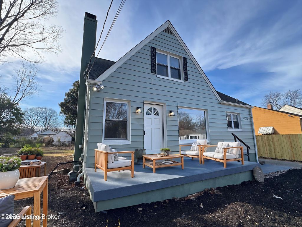 Photo of 1326 Phyllis Ave, Louisville, KY 40215 (MLS # 1706663)