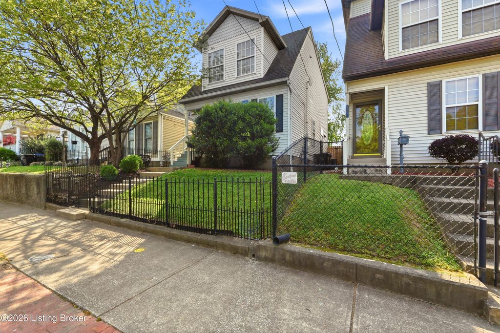 Photo of 1026 Lampton St, Louisville, KY 40204 (MLS # 1715057)