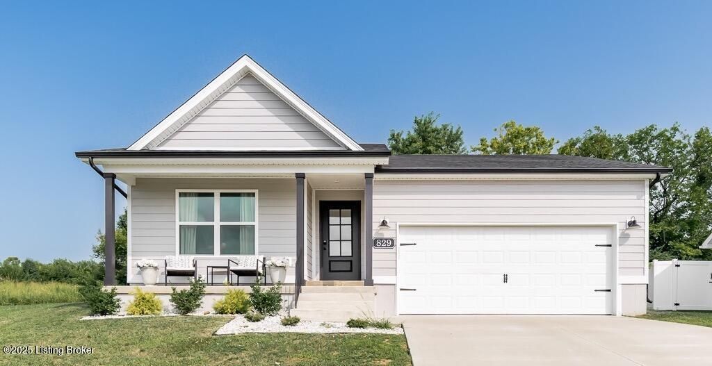 Photo of 829 Wolf Run Park Blvd, Jeffersonville, IN 47130 (MLS # 1705259)