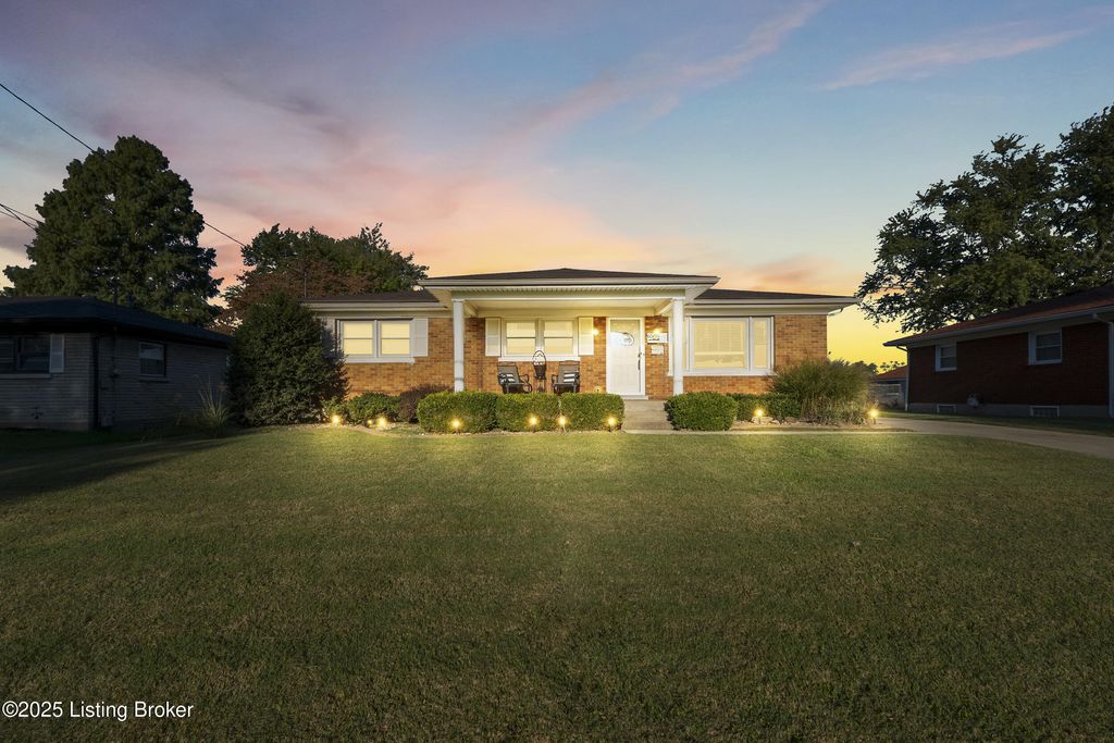 Photo of 6505 Gabriel Dr, Louisville, KY 40258 (MLS # 1700607)