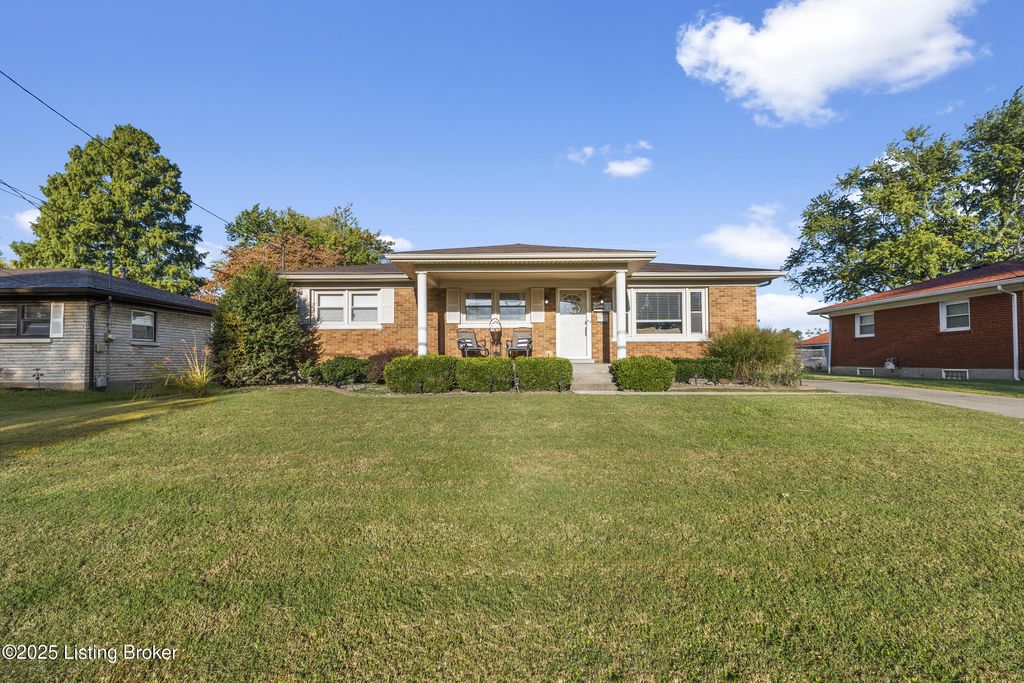 Photo of 6505 Gabriel Dr, Louisville, KY 40258 (MLS # 1700607)