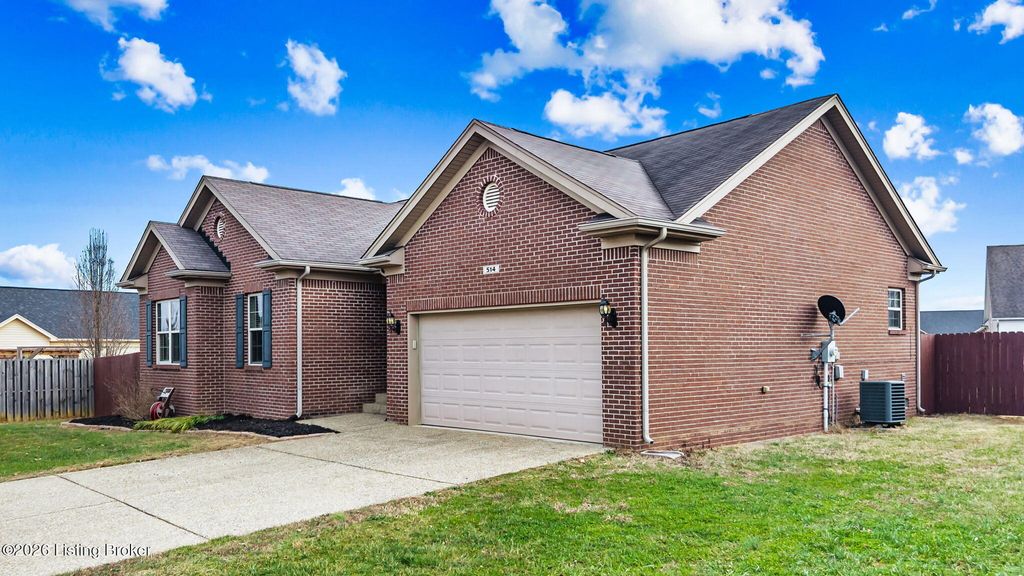 Photo of 514 Hill Terrace Dr, Mt Washington, KY 40047 (MLS # 1706095)