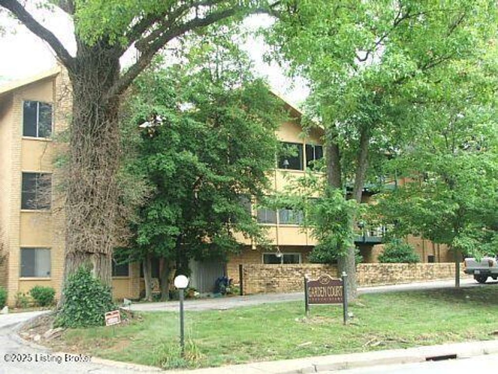 Photo of 2505 Brownsboro Rd #APT B5, Louisville, KY 40206 (MLS # 1705606)
