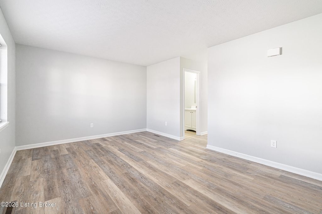 Photo of 2736 Pioneer Ct, Radcliff, KY 40160 (MLS # 1707977)