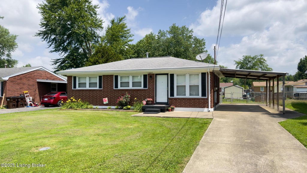 Photo of 6217 Hackberry Way, Louisville, KY 40229 (MLS # 1722485)