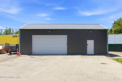 Tiny photo for 4212 Bubbling Over Dr, Louisville, KY 40216 (MLS # 1730247)