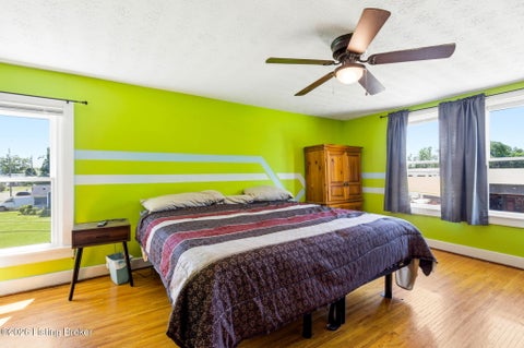 Tiny photo for 4212 Bubbling Over Dr, Louisville, KY 40216 (MLS # 1730247)