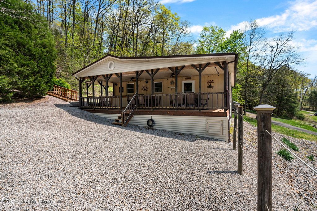 Photo of 192 Ridgecrest Dr, Clarkson, KY 42726 (MLS # 1714214)
