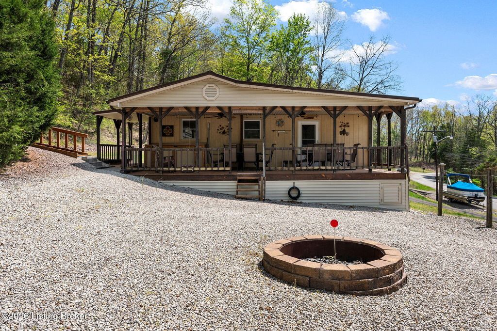 Photo of 192 Ridgecrest Dr, Clarkson, KY 42726 (MLS # 1714214)