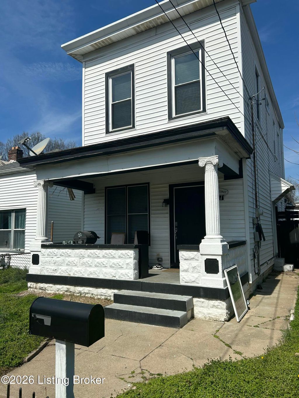 Photo of 1817 Rowan St, Louisville, KY 40203 (MLS # 1713250)