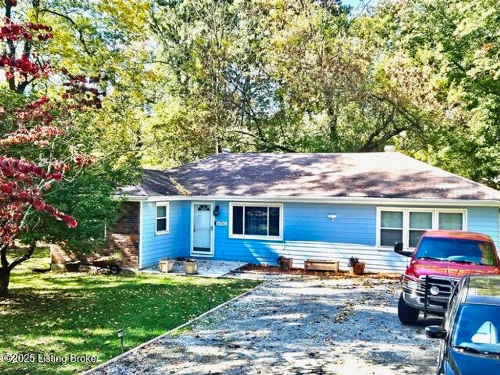 Photo of 6916 Triangle Dr, Louisville, KY 40214 (MLS # 1701568)