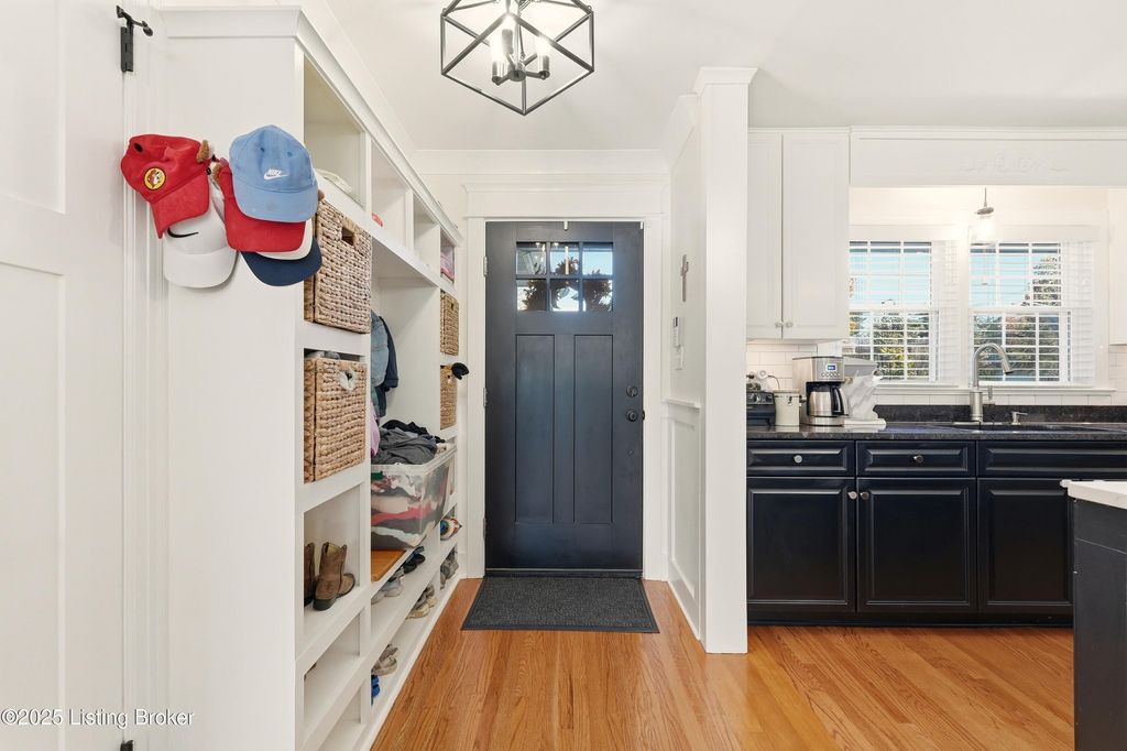 Photo of 4402 Rudy Ln, Louisville, KY 40207 (MLS # 1703808)