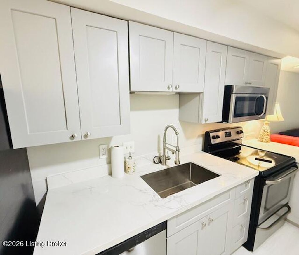 Photo of 2730 Brownsboro Rd #140, Louisville, KY 40206 (MLS # 1706222)