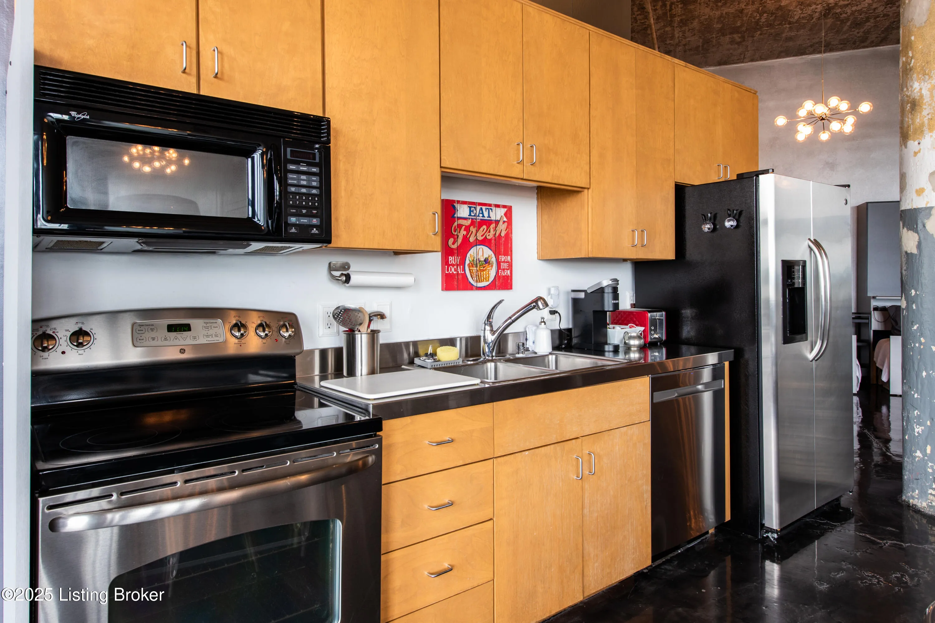 Louisville, Kentucky 40202, United States, 3 Bedrooms Bedrooms, ,1 BathroomBathrooms,Residential,Active,255129