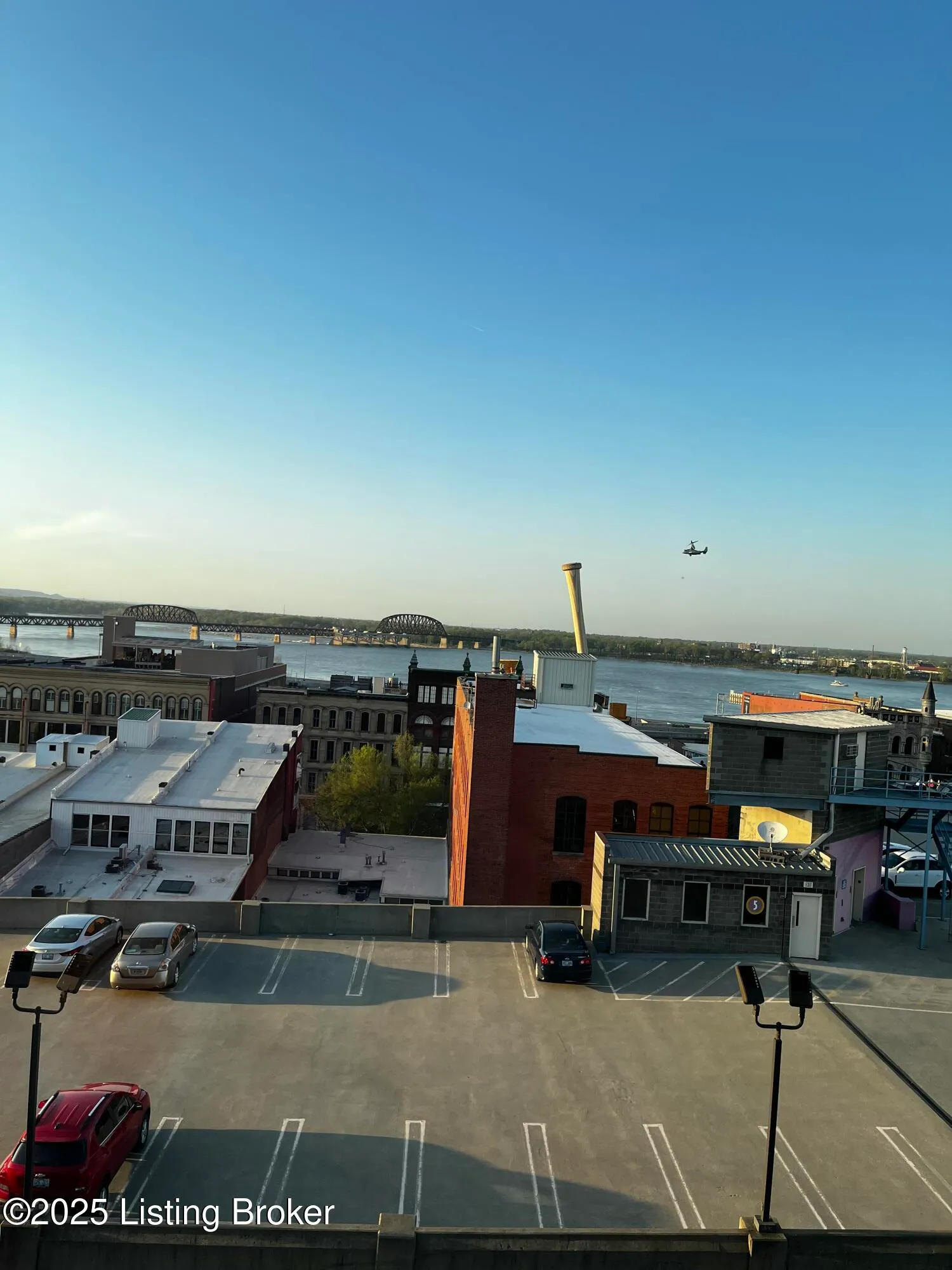 Louisville, Kentucky 40202, United States, 3 Bedrooms Bedrooms, ,1 BathroomBathrooms,Residential,Active,255129