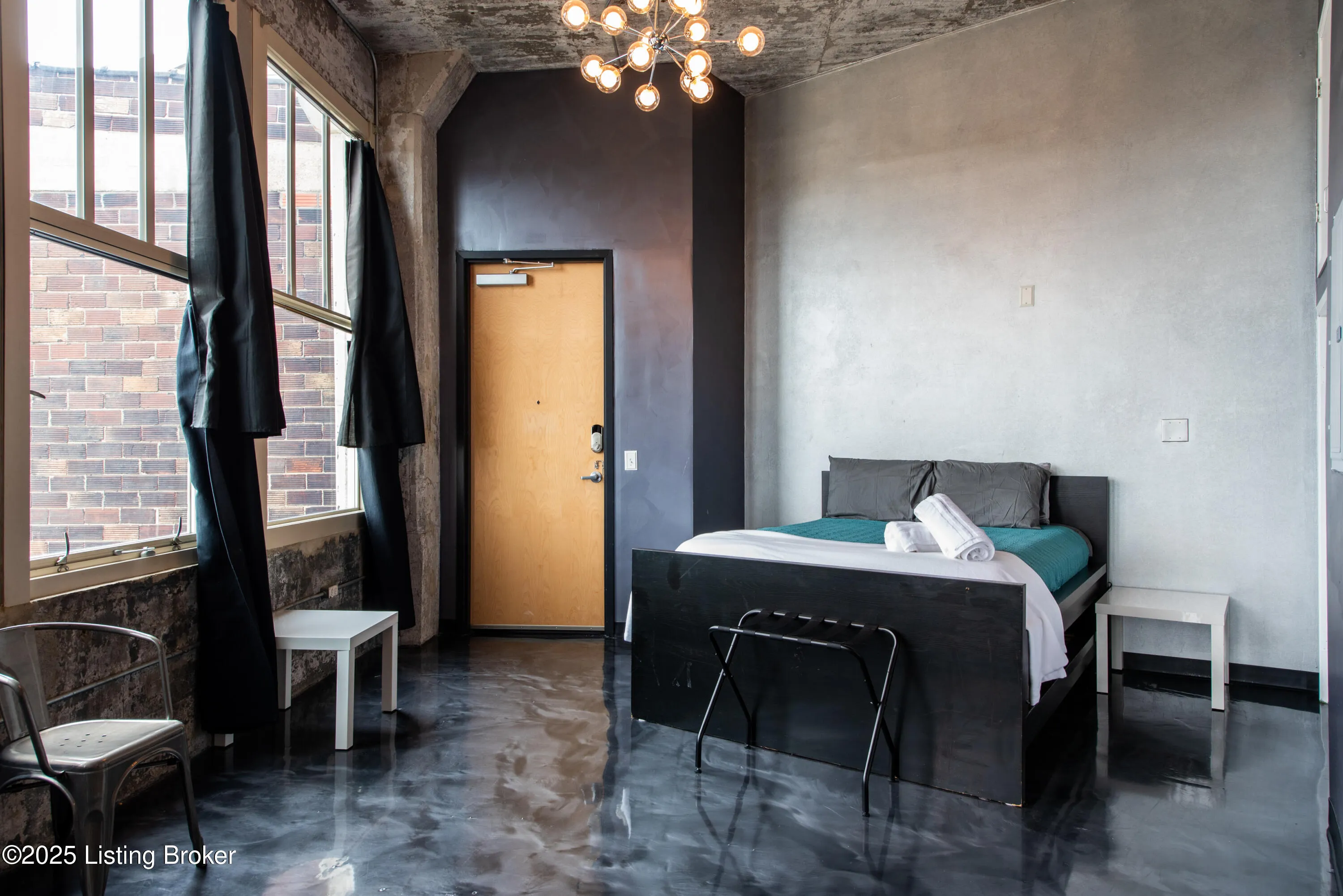 Louisville, Kentucky 40202, United States, 3 Bedrooms Bedrooms, ,1 BathroomBathrooms,Residential,Active,255129