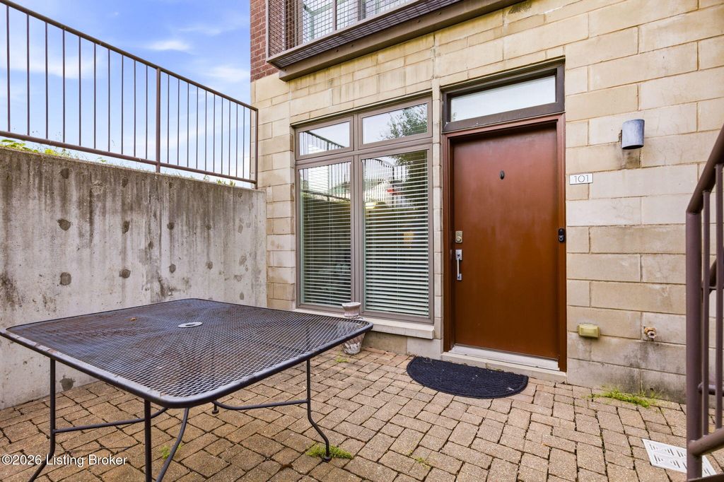 Photo of 409 Hancock Green Pl, Louisville, KY 40202 (MLS # 1715418)