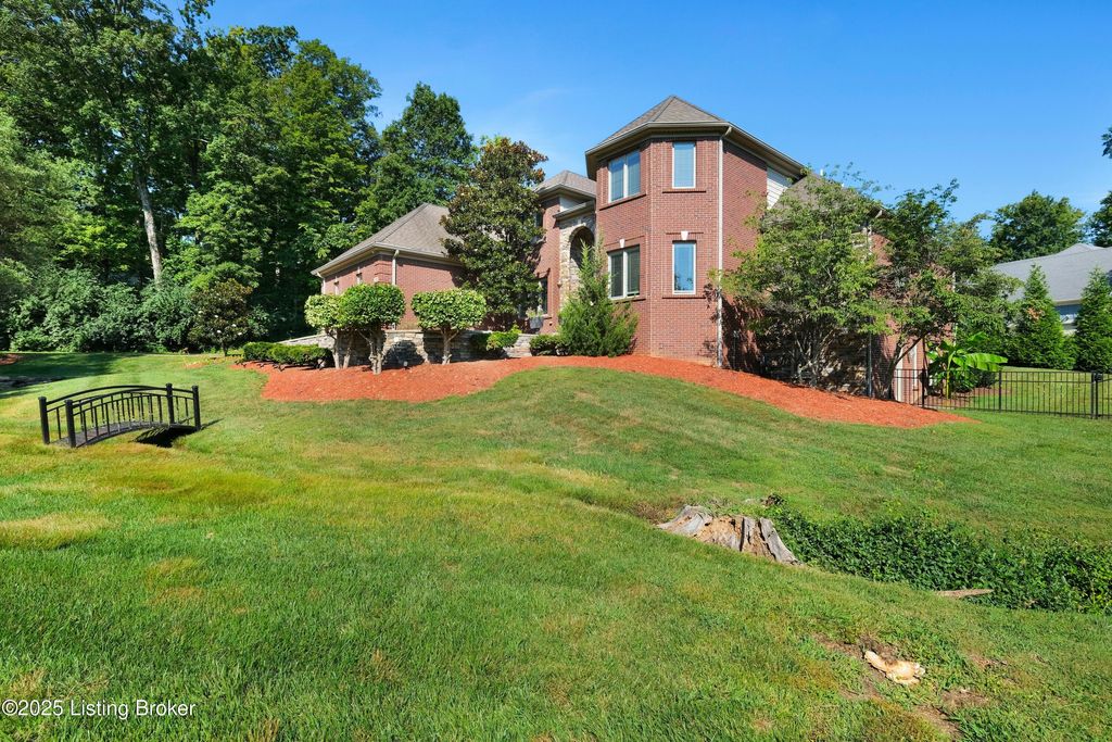 Photo of 7005 Quarry Dr, Crestwood, KY 40014 (MLS # 1700947)