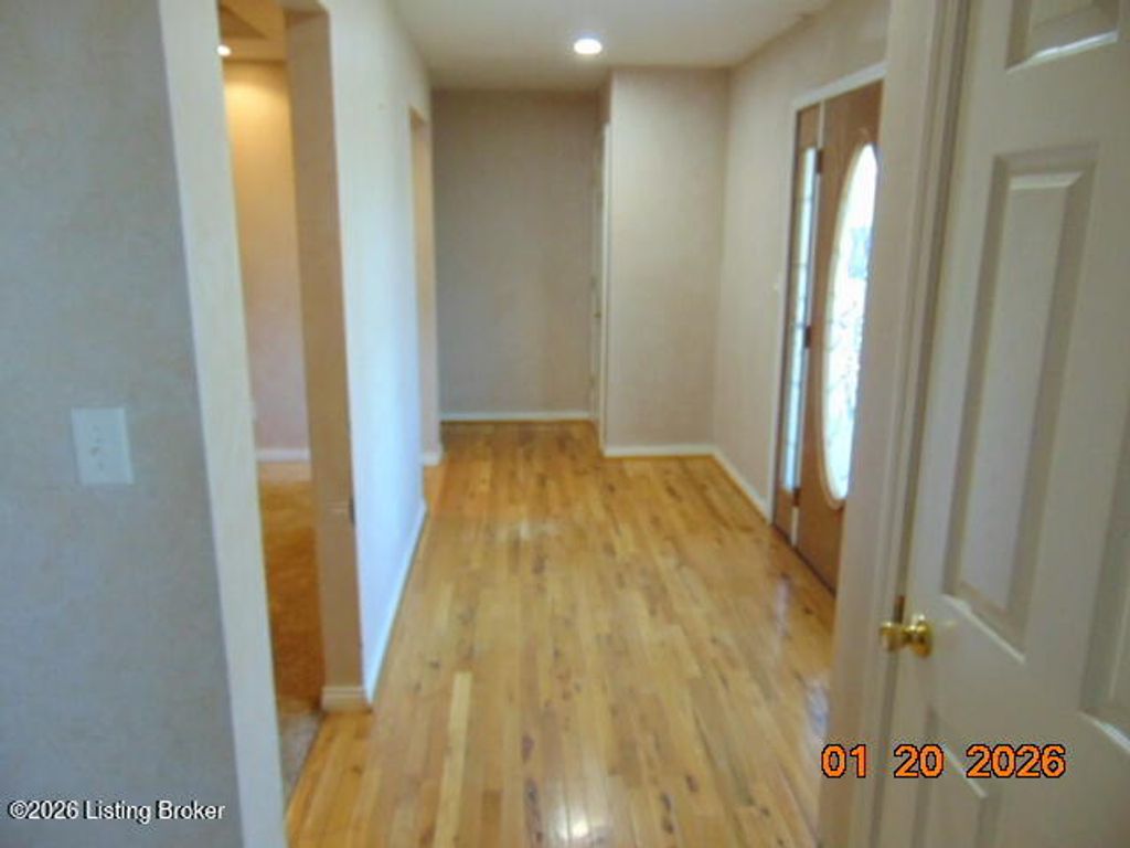 Photo of 301 Grand Ave, Shepherdsville, KY 40165 (MLS # 1708474)