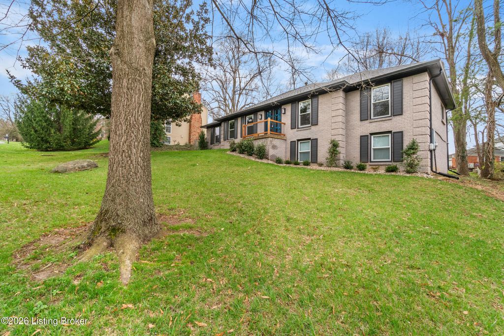 Photo of 7002 Green Spring Dr, Louisville, KY 40241 (MLS # 1711313)