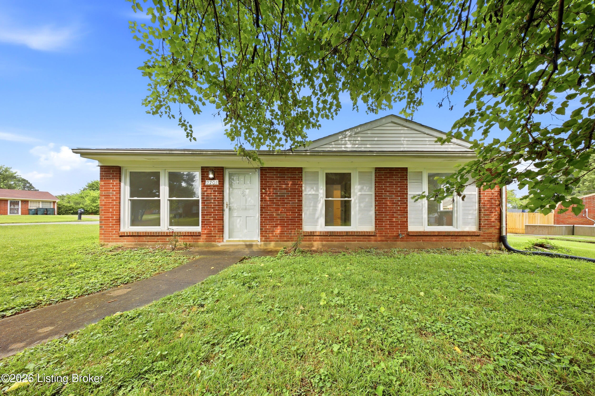 Photo 1 of 35 — 2701 Cranston Dr, Jeffersontown, KY 40299