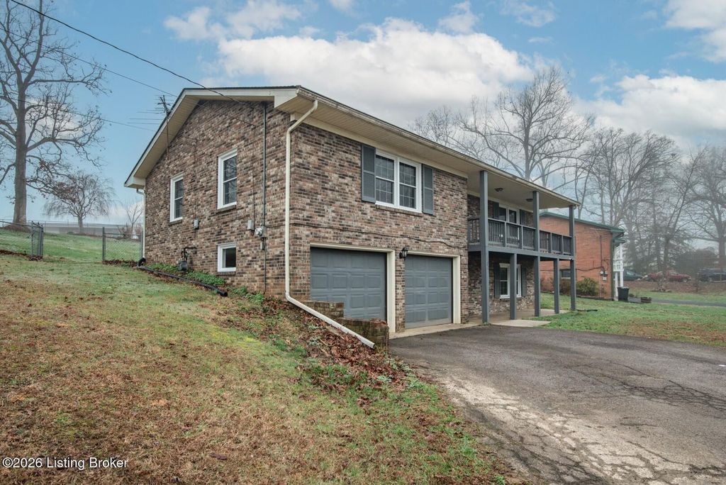 Photo of 1104 Ellen Dr, Radcliff, KY 40160 (MLS # 1711143)