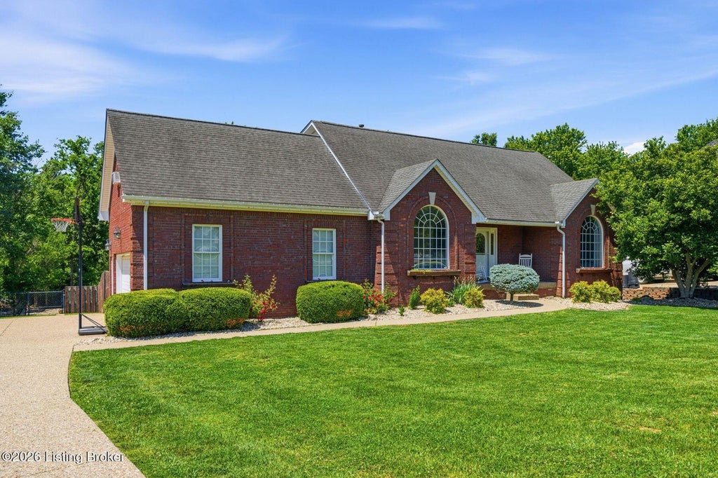 Photo of 287 Cedar Place Dr, Shepherdsville, KY 40165 (MLS # 1725303)