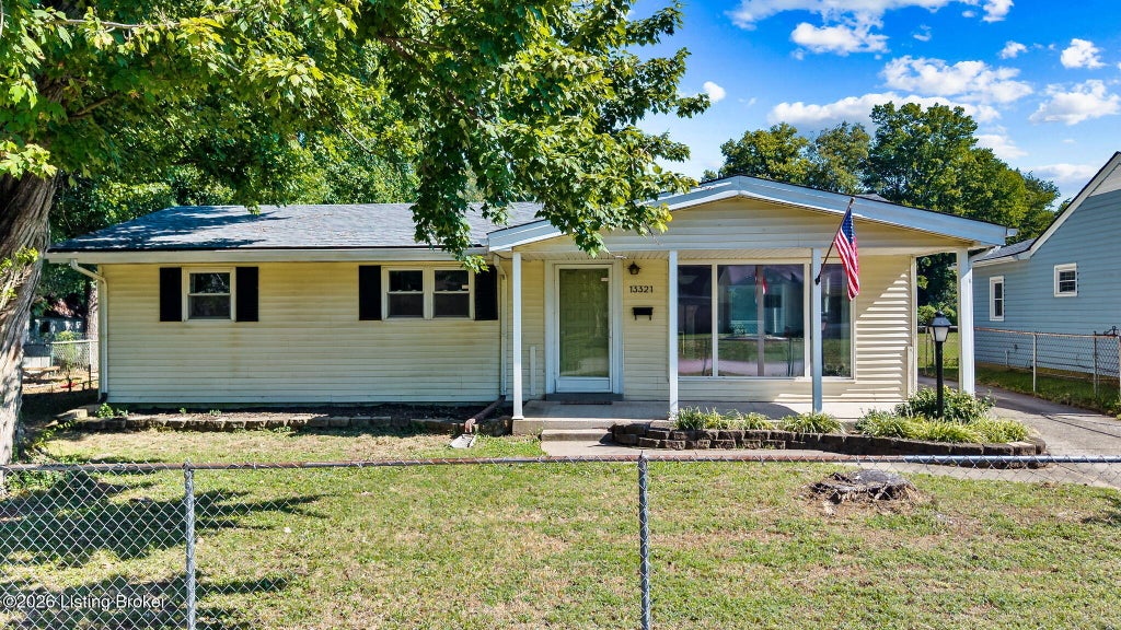 Photo of 13321 Horncastle Way, Louisville, KY 40272 (MLS # 1729774)