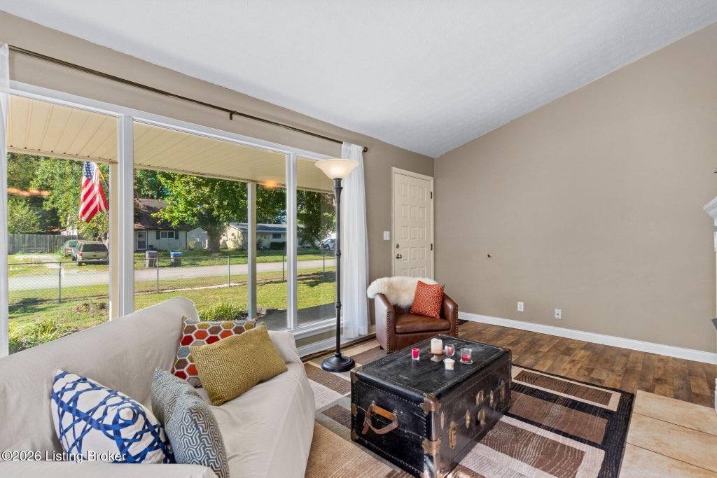 Photo of 13321 Horncastle Way, Louisville, KY 40272 (MLS # 1729774)