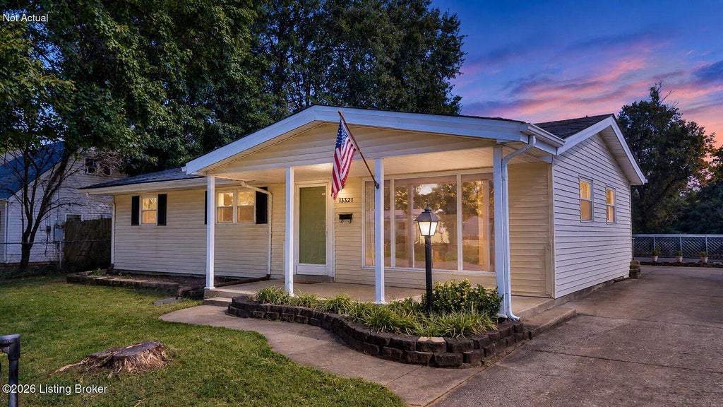 Photo of 13321 Horncastle Way, Louisville, KY 40272 (MLS # 1729774)