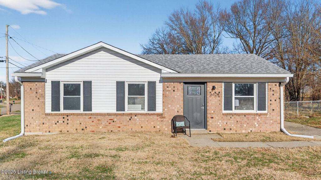 Photo of 6101 Toebbe Ln, Louisville, KY 40229 (MLS # 1705611)